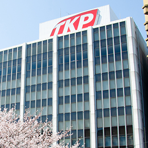 ＴＫＰが続伸、２７年２月期期末配当で初配を実施へ